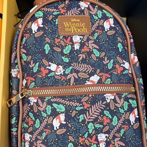 Winnie The Pooh 3 Piece Gift Set Mini Backpack ID Card And Keychain - Picture 4 of 12